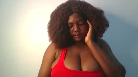 Snapshot of lovecumsluttie chatting on 09.21.25 mila online show from 09.21.25