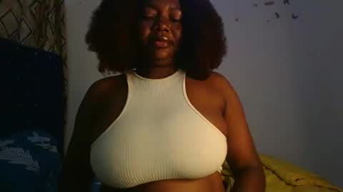 Snapshot of lovecumsluttie chatting on 10.04.25 mila online show from 10.04.25