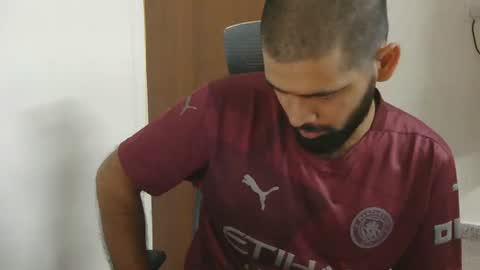 Snapshot of lovehairyindian chatting on 06.11.26 Indian hairy online show from 06.11.26