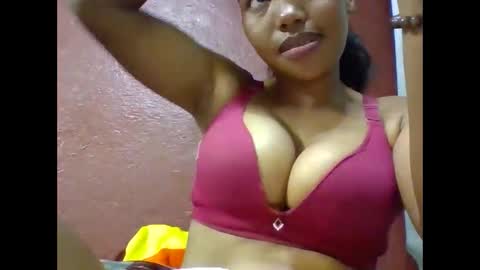 Snapshot of loveinlife750427 chatting on 02.19.26 loveinlife750427 online show from 02.19.26