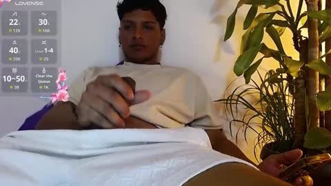 Snapshot of lovelatinsclub chatting on 04.12.26 Justin and pandora online show from 04.12.26