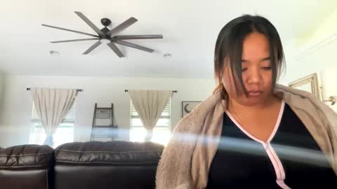 Snapshot of lovellly_ chatting on 12.12.24 Love online show from 12.12.24