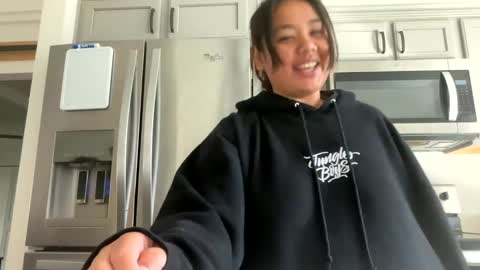 Snapshot of lovellly_ chatting on 01.15.25 Love online show from 01.15.25