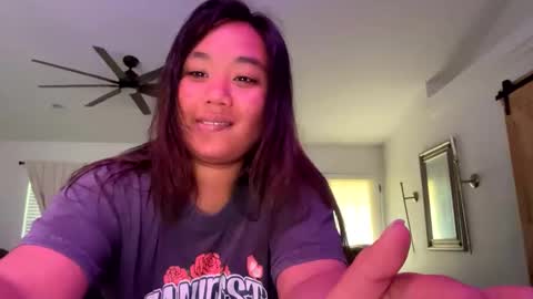 Snapshot of lovellly_ chatting on 02.16.25 Love online show from 02.16.25