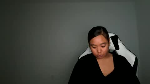 Snapshot of lovellly_ chatting on 02.20.25 Love online show from 02.20.25