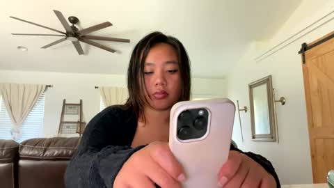 Snapshot of lovellly_ chatting on 03.12.25 Love online show from 03.12.25