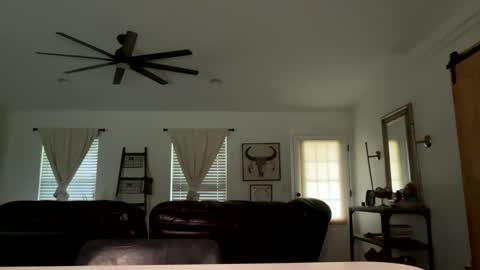 Snapshot of lovellly_ chatting on 09.19.25 Love online show from 09.19.25