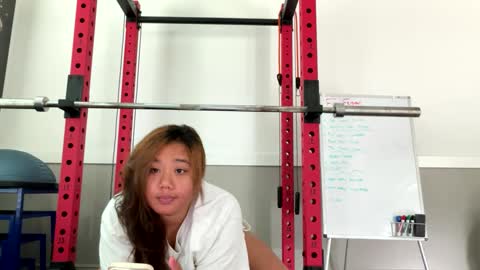 Snapshot of lovellly_ chatting on 10.04.25 Love online show from 10.04.25