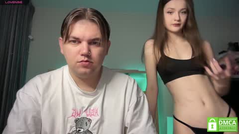 Snapshot of lovelly_mooncouple chatting on 01.27.25 Mileena and Oliver online show from 01.27.25