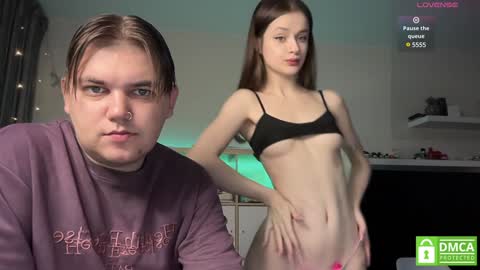 Snapshot of lovelly_mooncouple chatting on 02.01.25 Mileena and Oliver online show from 02.01.25