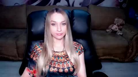 Snapshot of lovellymalina chatting on 09.12.25 private open online show from 09.12.25