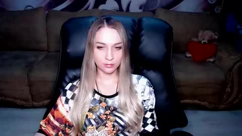 Snapshot of lovellymalina chatting on 10.09.25 private open online show from 10.09.25