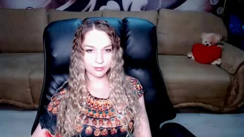 Snapshot of lovellymalina chatting on 04.22.26 private open online show from 04.22.26