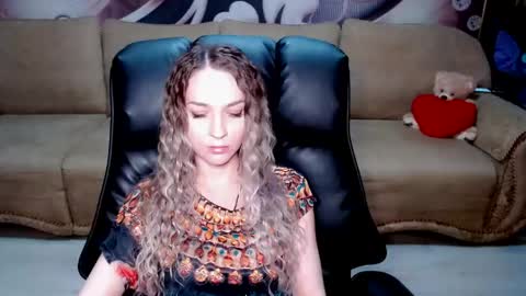 Snapshot of lovellymalina chatting on 04.29.26 private open online show from 04.29.26