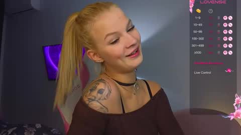 Snapshot of lovely_babyy chatting on 12.16.25 Jenny online show from 12.16.25