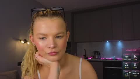 Snapshot of lovely_babyy chatting on 06.12.26 Jenny online show from 06.12.26