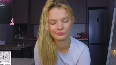Snapshot of lovely_babyy chatting on 06.21.26 Jenny online show from 06.21.26