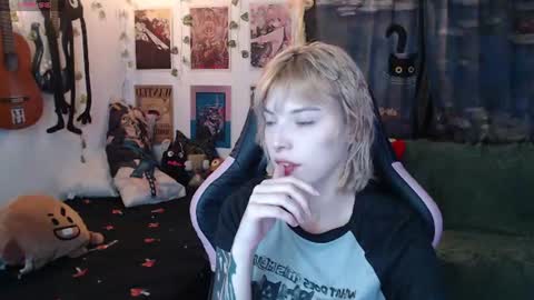 Snapshot of lovely_cass chatting on 06.11.26 Cassie online show from 06.11.26