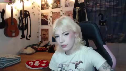 Snapshot of lovely_cass chatting on 07.30.26 Cassie online show from 07.30.26