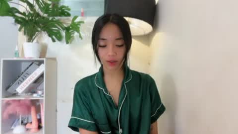 lovely_leah23 online show from 06.12.26