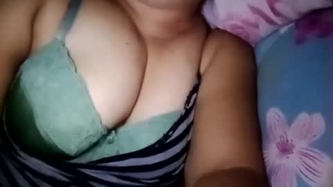 Snapshot of lovely_orchid chatting on 01.05.25 lovely_orchid online show from 01.05.25