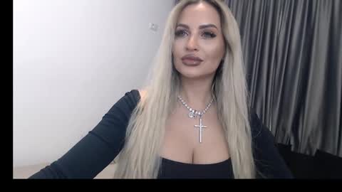 Snapshot of lovelyblondyxxx chatting on 02.11.25 PrAllinXXXa online show from 02.11.25
