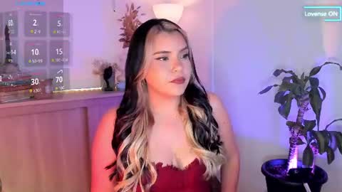 Snapshot of lovelygirl45 chatting on 07.04.26 Valerie online show from 07.04.26