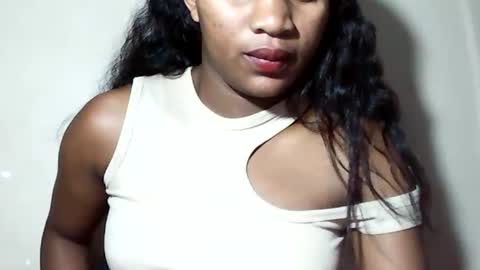 Snapshot of lovelylarra chatting on 07.17.26 lovelylarra online show from 07.17.26