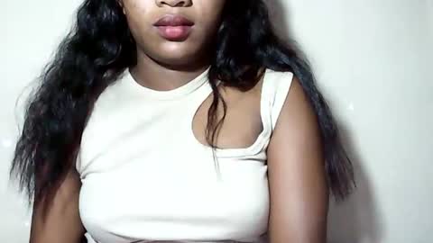 Snapshot of lovelylarra chatting on 07.18.26 lovelylarra online show from 07.18.26