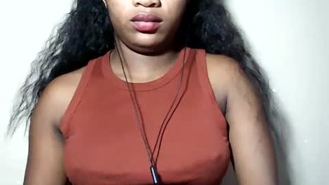 Snapshot of lovelylarra chatting on 07.25.26 lovelylarra online show from 07.25.26