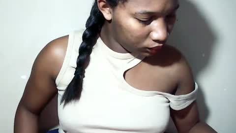 Snapshot of lovelylarra chatting on 07.26.26 lovelylarra online show from 07.26.26