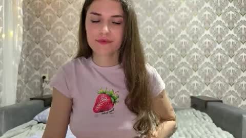 Snapshot of lovelymia_0 chatting on 05.20.26 Mia online show from 05.20.26