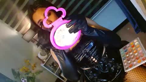 Snapshot of lovelymiss_shyna11 chatting on 05.11.26 lovelymiss_shyna11 online show from 05.11.26