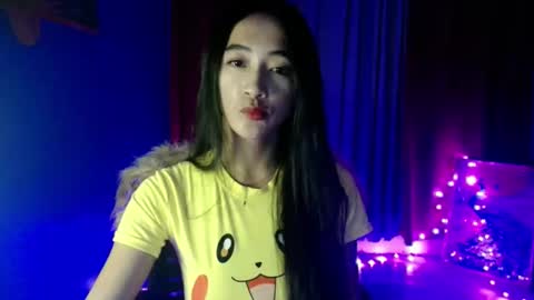 Snapshot of lovelypetite143 chatting on 03.19.26 lovelypetite143 online show from 03.19.26