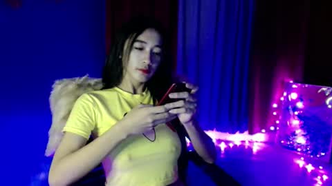 Snapshot of lovelypetite143 chatting on 03.21.26 lovelypetite143 online show from 03.21.26