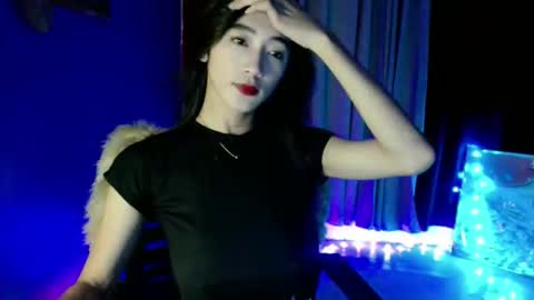 Snapshot of lovelypetite143 chatting on 03.25.26 lovelypetite143 online show from 03.25.26