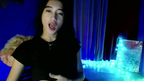 Snapshot of lovelypetite143 chatting on 03.27.26 lovelypetite143 online show from 03.27.26
