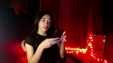 Snapshot of lovelypetite143 chatting on 04.05.26 lovelypetite143 online show from 04.05.26