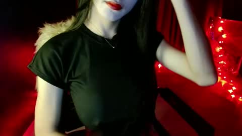 Snapshot of lovelypetite143 chatting on 04.09.26 lovelypetite143 online show from 04.09.26