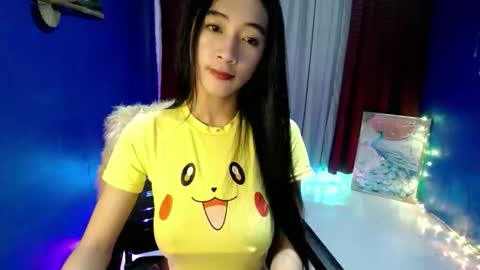 Snapshot of lovelypetite143 chatting on 04.15.26 lovelypetite143 online show from 04.15.26