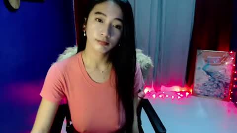 Snapshot of lovelypetite143 chatting on 04.21.26 lovelypetite143 online show from 04.21.26