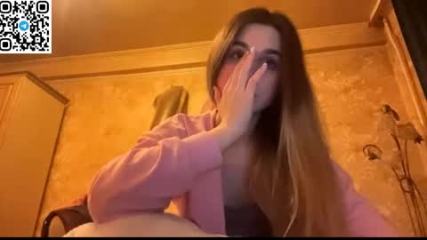 Snapshot of lovelysilk_63 chatting on 04.29.26 ELA online show from 04.29.26