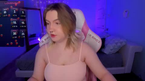 Snapshot of lovelyy_julia chatting on 11.25.25 Julia online show from 11.25.25