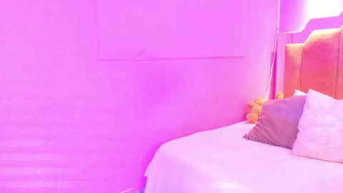 L O V E  online show from 04.13.26