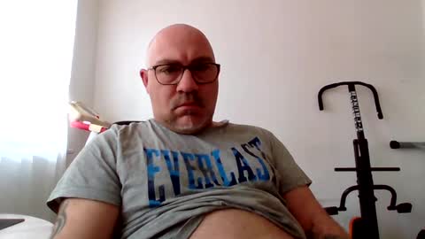 Snapshot of lover010983 chatting on 03.11.25 lover010983 online show from 03.11.25