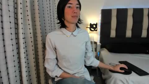 loverisu online show from 11.19.25