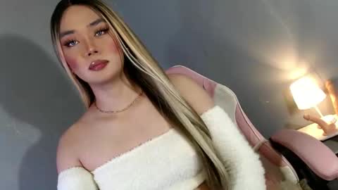 Snapshot of lovers_moon22 chatting on 12.03.24 lovers moon22 online show from 12.03.24