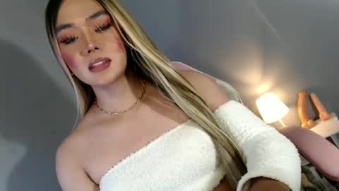 Snapshot of lovers_moon22 chatting on 12.12.24 lovers moon22 online show from 12.12.24