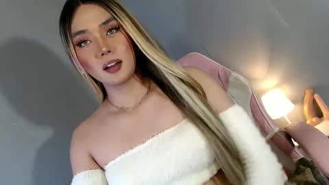 Snapshot of lovers_moon22 chatting on 12.15.24 lovers moon22 online show from 12.15.24