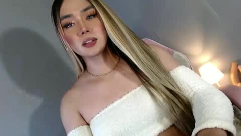 Snapshot of lovers_moon22 chatting on 12.16.24 lovers moon22 online show from 12.16.24